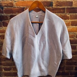 Uniqlo Women’s purple V-Neck Sweater